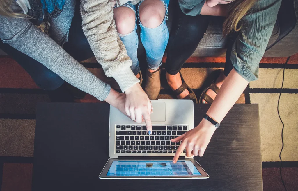 Sites que vendem vs. sites que não vendem nada: qual a diferença entre eles? [2025]
